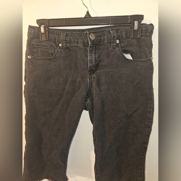 Forever 21 Womans Black Bermuda Shorts Size 27 - Picture 2 of 10